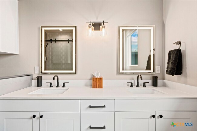 Building Photo - 1208 N Academy Ave