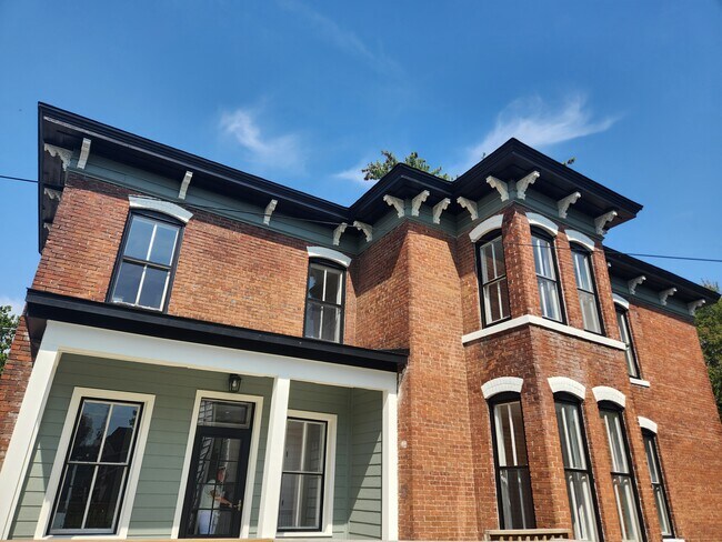 Building Photo - 615 Summer St