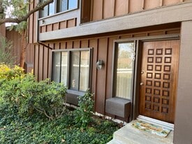 Building Photo - 1300 Stonewood Ct