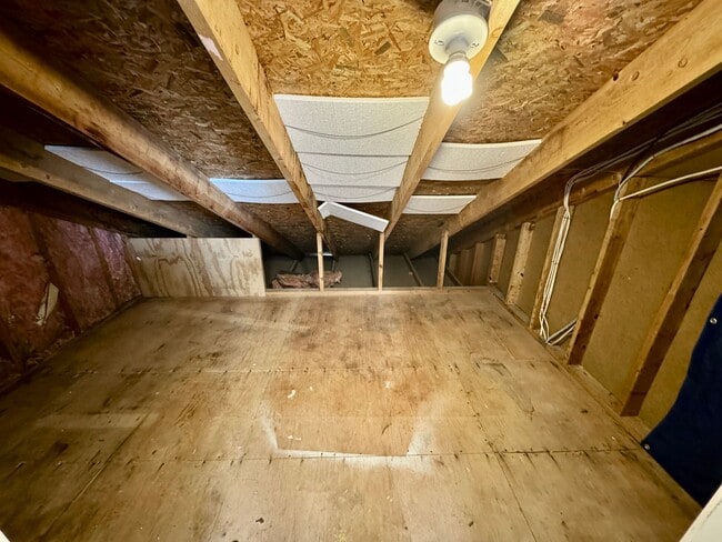 Building Photo - 4-Bedroom Home in Rock Creek Available NOW...