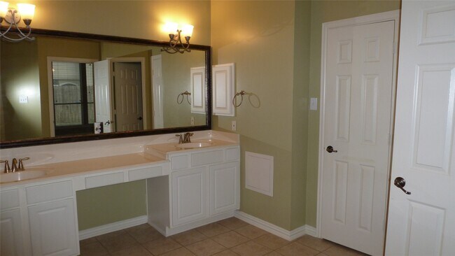 Building Photo - 4823 Cypress Spring Dr