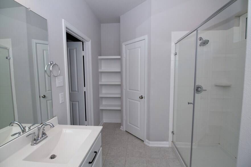 Building Photo - 383 Leadtree Loop