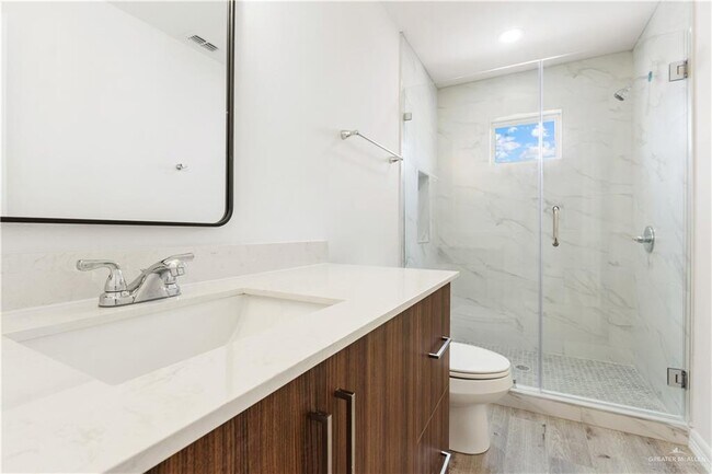 Building Photo - 2312 Corales St