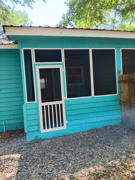 Building Photo - 568 Mary Lou Ave