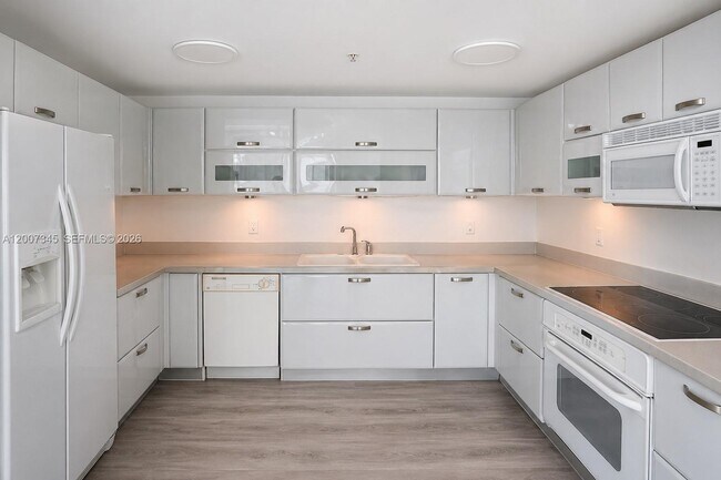 Building Photo - 6580 Indian Creek Dr