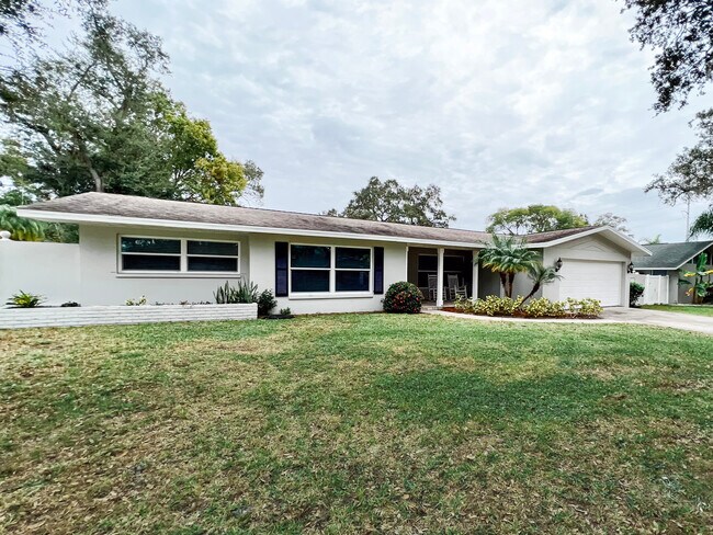 Building Photo - 1858 Oak Park Dr S