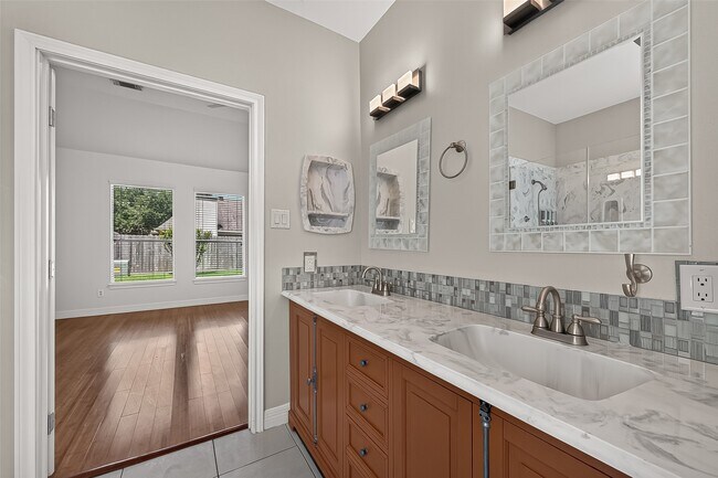 Building Photo - 1522 Brook Grove Dr