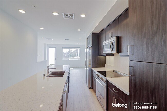 Building Photo - 105 Uptown Cir