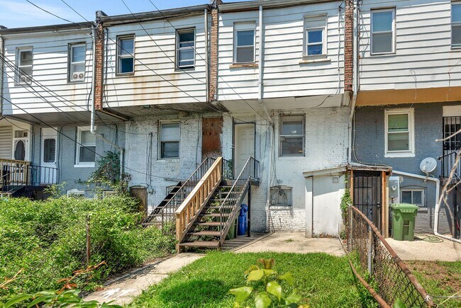 Building Photo - 2335 Lauretta Ave