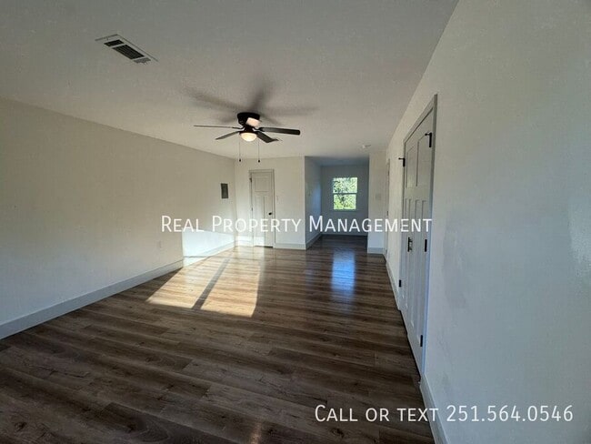 Building Photo - 3158 Lees Ln