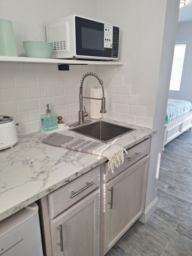 Building Photo - NSB FURNISHED EFFICIENCY UNIT-ALL UTILITIES INCLUDED INCLUDING WI-FI!