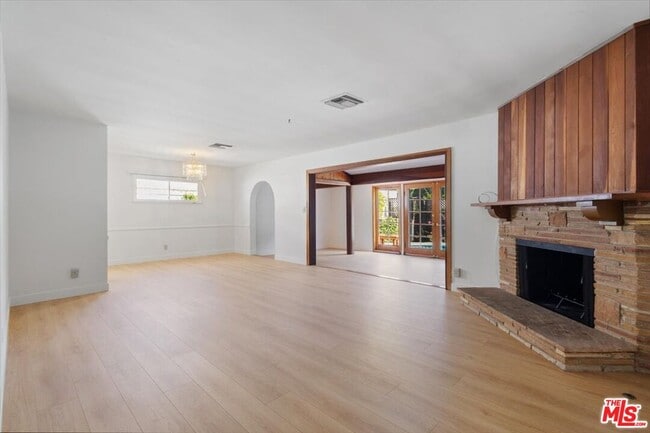 Building Photo - 12848 Tiara St