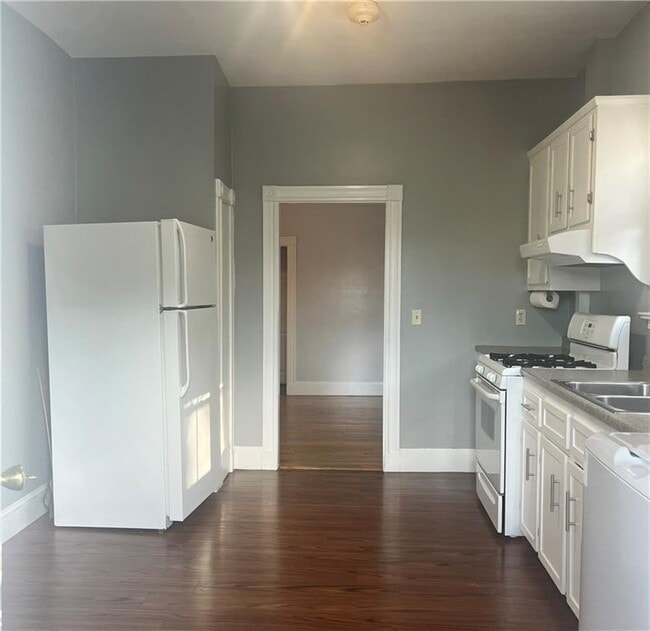 Building Photo - 9 Sherman St