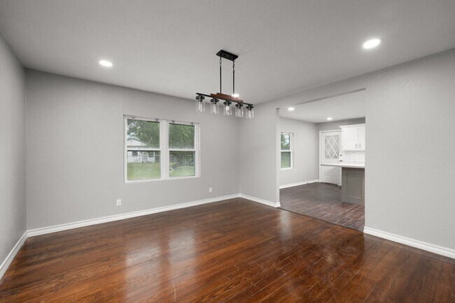 Building Photo - 595 S Mccullough St