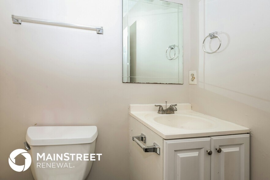 Building Photo - 4863 Invermere Trail