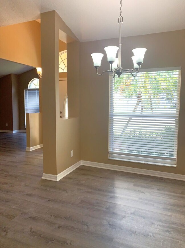Building Photo - 3/2 with bonus/office in Twin Rivers- Oviedo