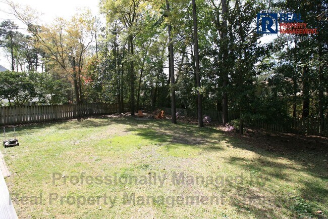 Building Photo - Immaculate 5 BD/3 BD Home w/Park Like Setting Near Cape Fear Country Club