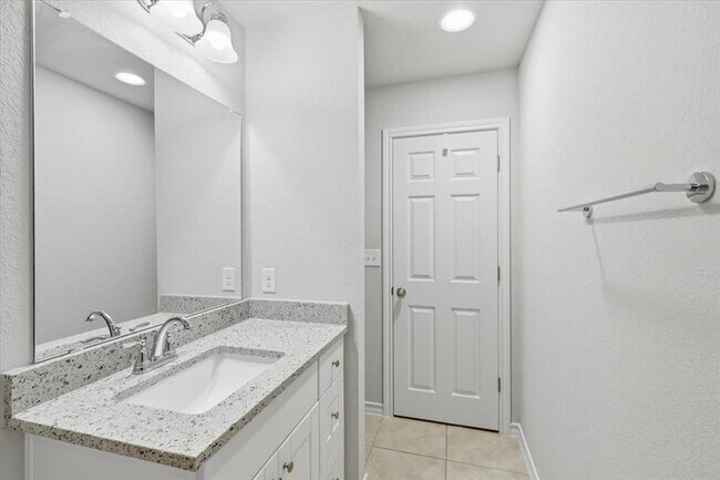 Building Photo - 704 Aliso Trail