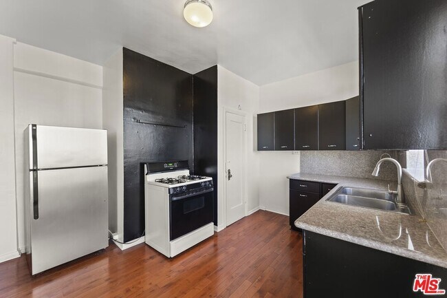 Building Photo - 1314 Hayworth Ave