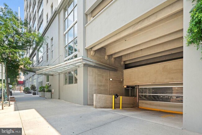 Building Photo - 2200 Arch St
