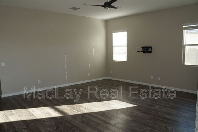 Building Photo - 1193 E Nolan Pl