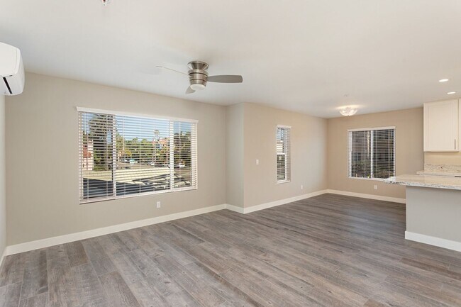 Building Photo - Modern Condo West of PCH!