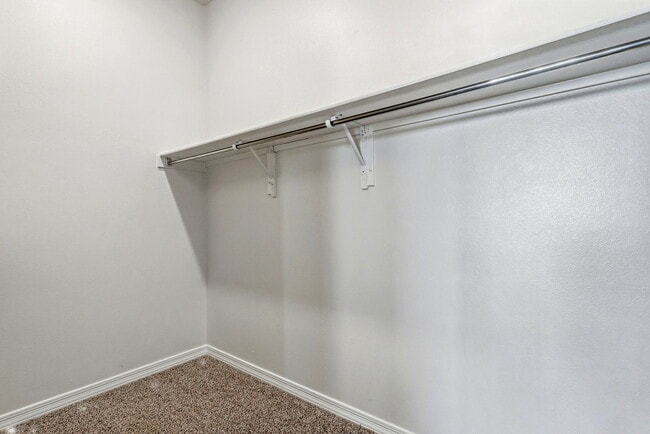 Building Photo - 649 La Entrada Cir