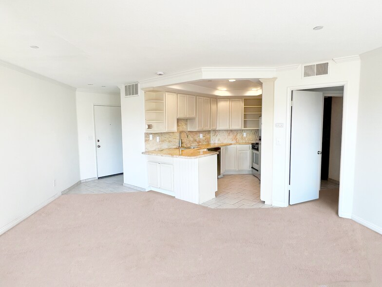 Building Photo - 1074 Calle del Cerro