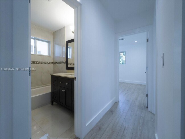 Building Photo - 15340 SW 85th Ave