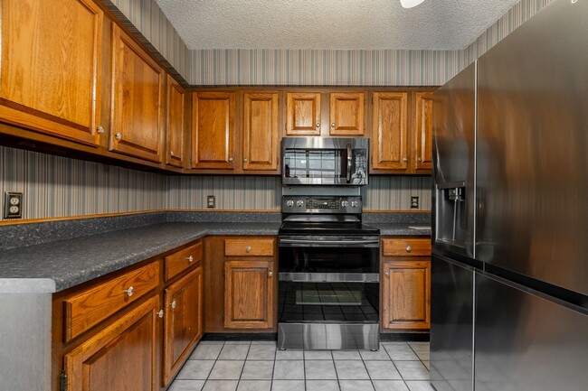 Building Photo - Beautiful 4BR Home Near UofA Campus! A mus...