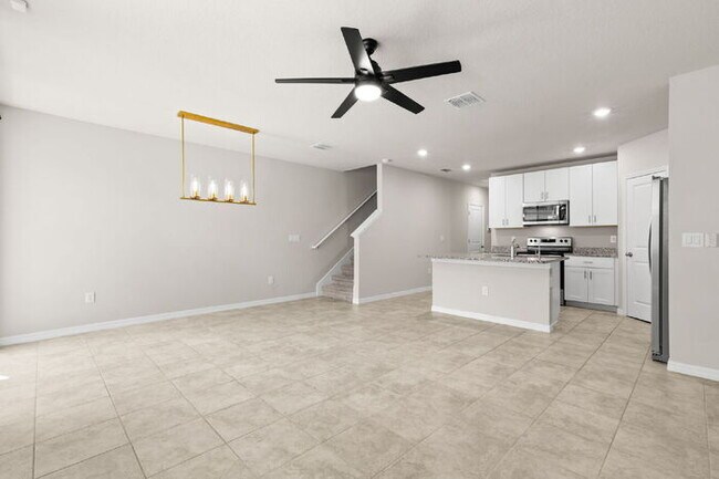 Building Photo - Town Home For Rent in Brandon with TONS OF UPGRADES!