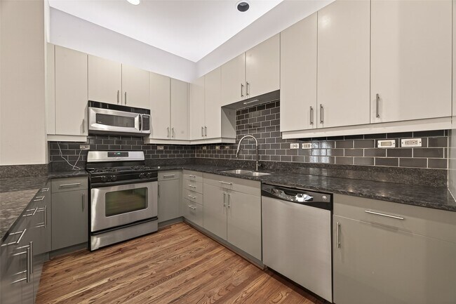 Building Photo - 1112 Columbus St