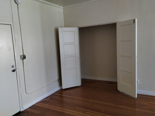 Building Photo - 901 S Kingsley Dr