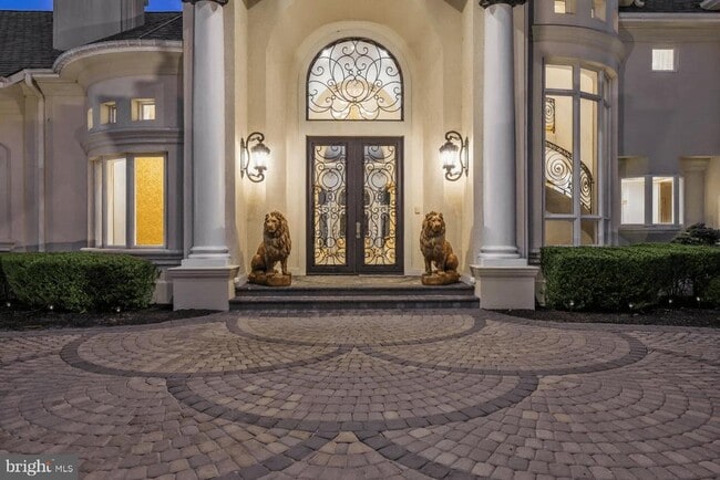 Building Photo - 636 S New York Rd