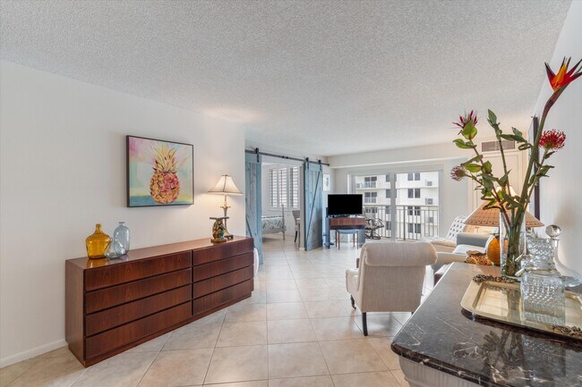 Building Photo - 3301 S Ocean Blvd