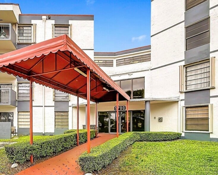 Building Photo - 5800 SW 127th Ave