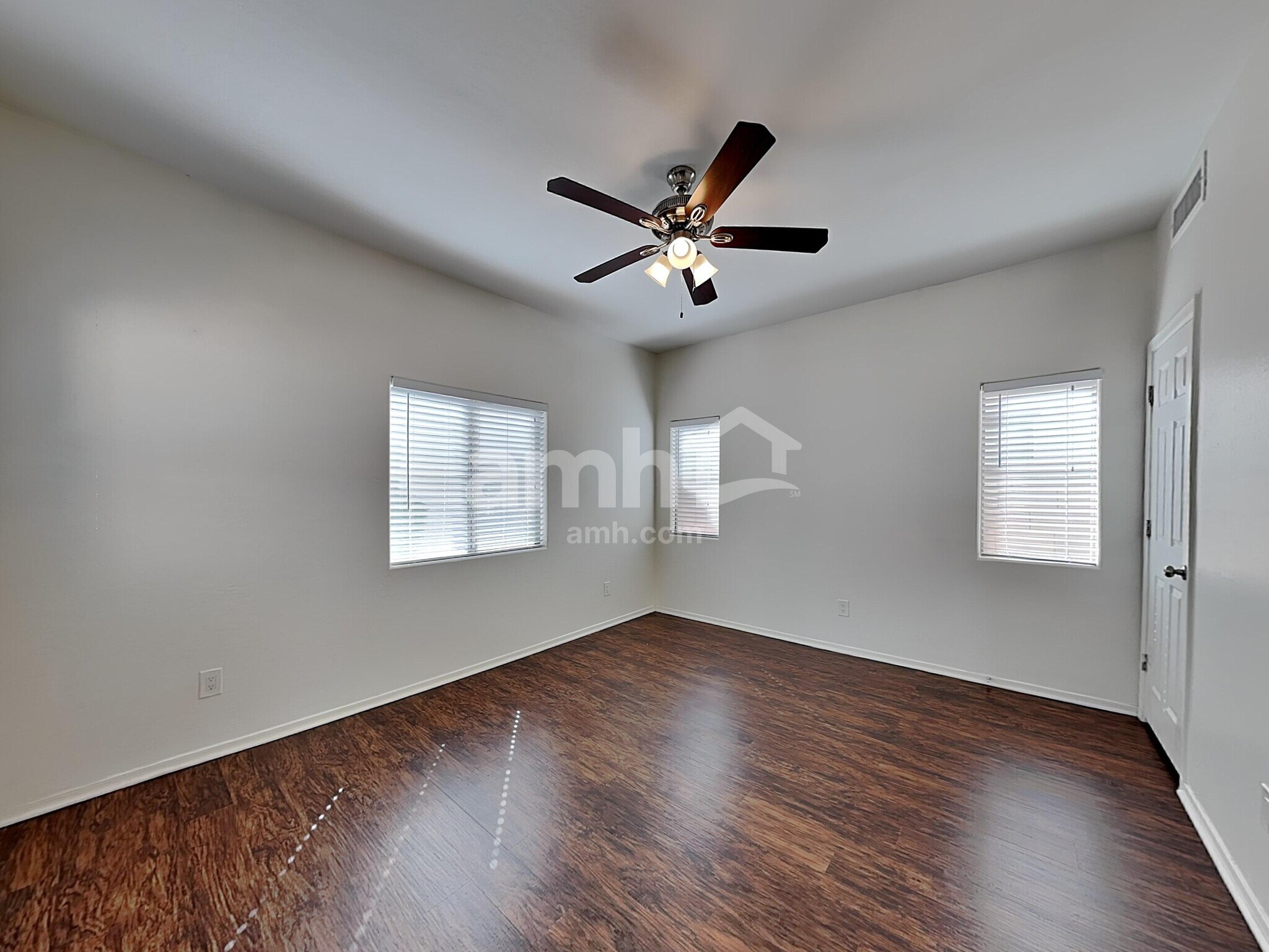 Building Photo - 4647 E Laurel Ave