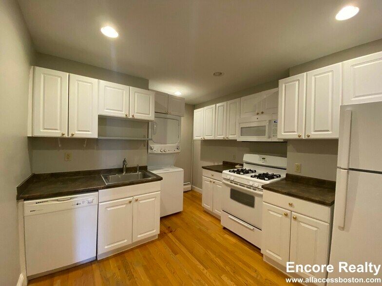 Building Photo - 350 Allston St