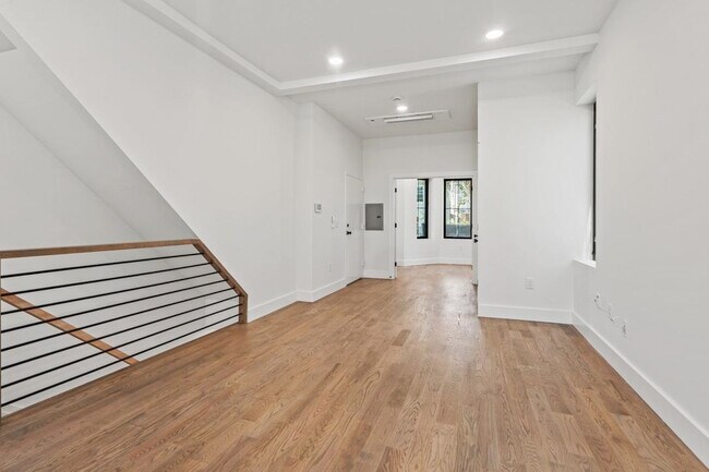 Building Photo - 41 47th St