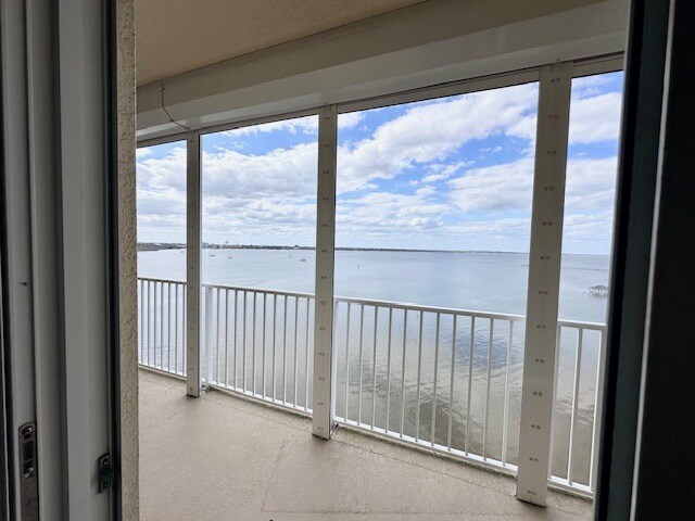 Building Photo - 480 Sail Ln