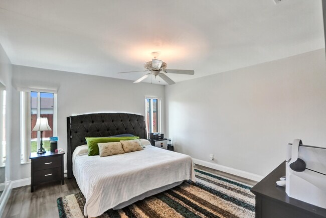 Building Photo - 10501 NW 20th Ct