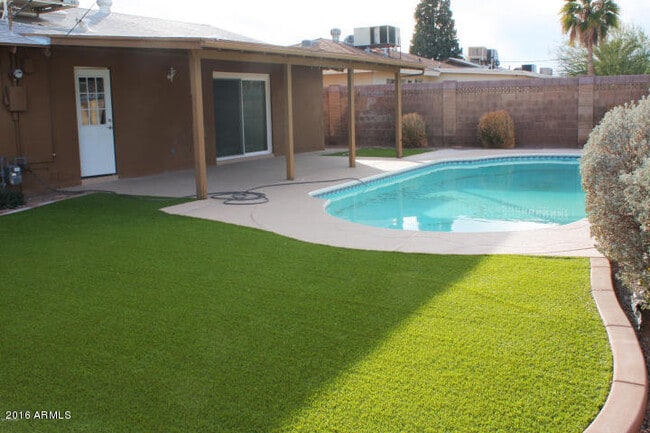 Building Photo - 8636 E Dianna Dr