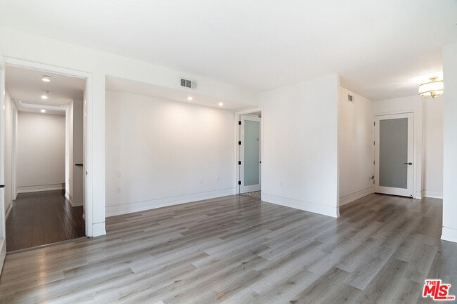 Building Photo - 225 S Hamilton Dr