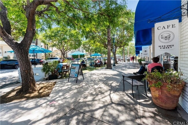Building Photo - Amazing Downtown Torrance! - 3 bd / 2.5 ba...