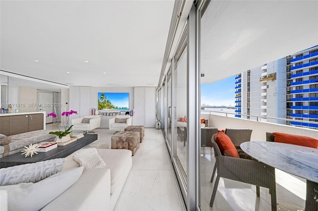 Building Photo - 11 Island Ave