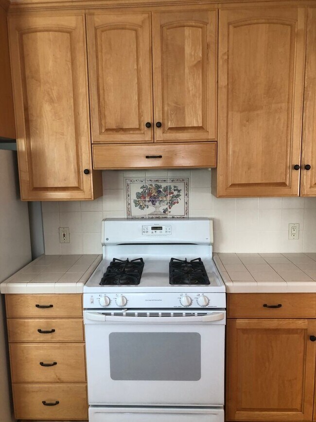 Building Photo - COMING SOON! Beautiful Home near Warner Brothers Studio! AVAILABLE 6/10/2026
