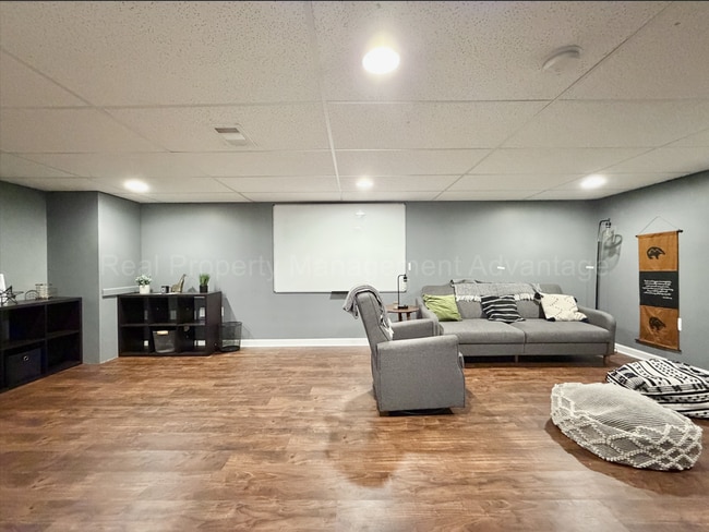 Building Photo - Spacious 4-Bedroom Colonial Minutes from Birmingham