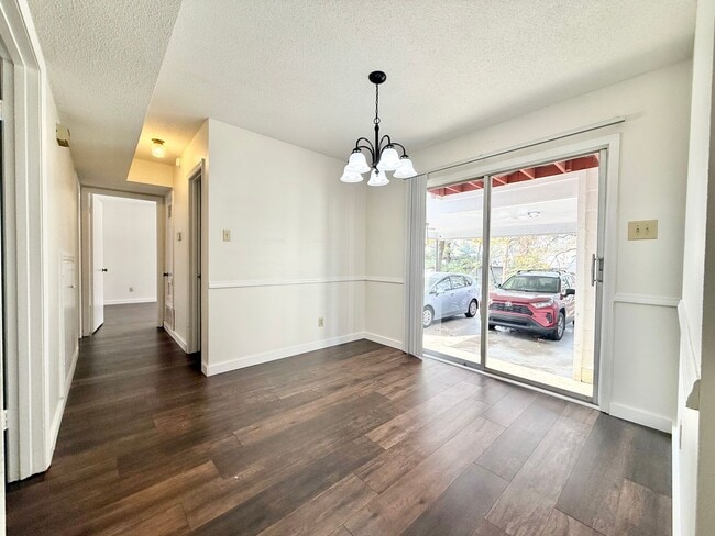 Building Photo - 1906 Brownwood Rd