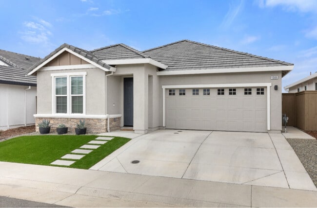 Building Photo - 1305 Swallowtail Dr