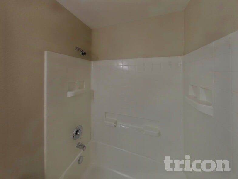 Building Photo - 2050 Creekridge Point